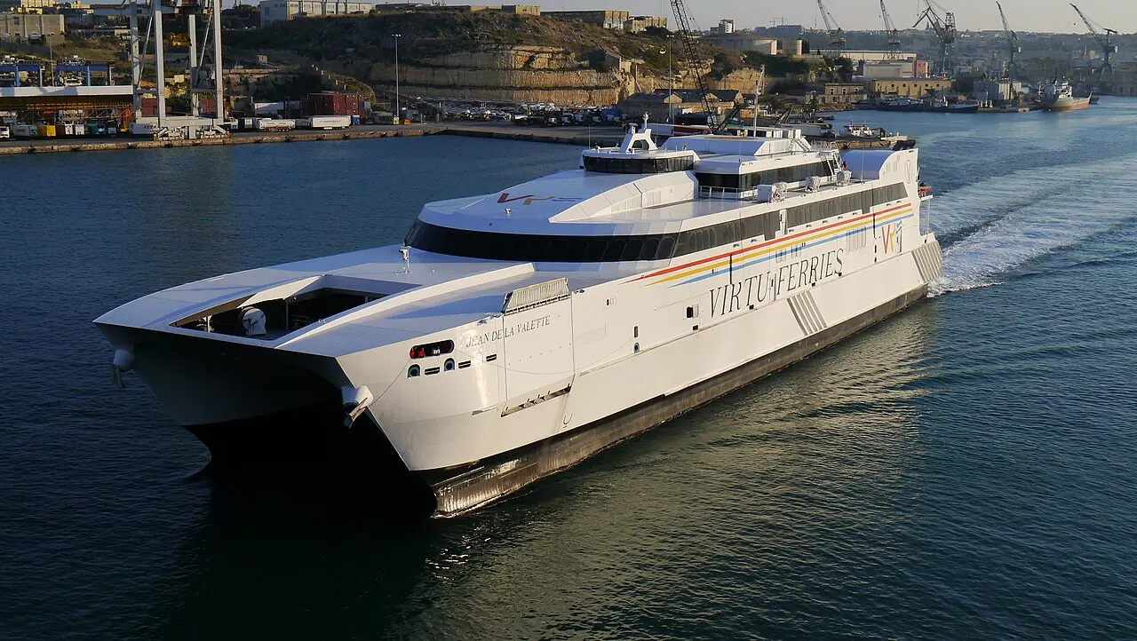 Conventional vs High-Speed Ferries: Which Should You Choose?
