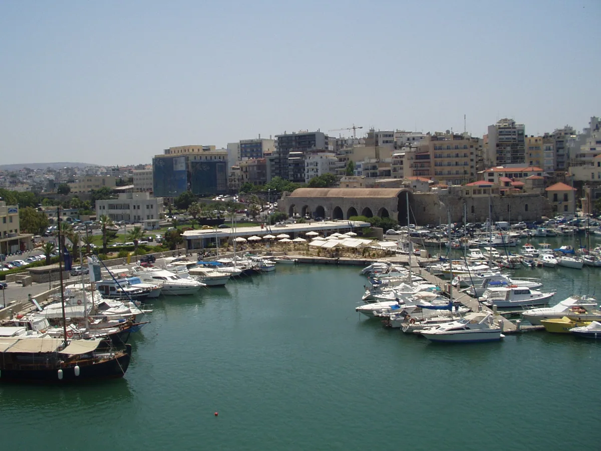Ferry vs Flight: Athens (Piraeus) to Crete (Heraklion)