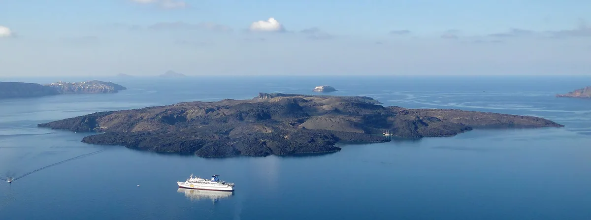 Ferry vs Flight: Athens (Piraeus) to Santorini
