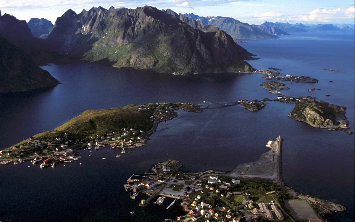 Lofoten Islands by Ferry: Routes, Times & Tips