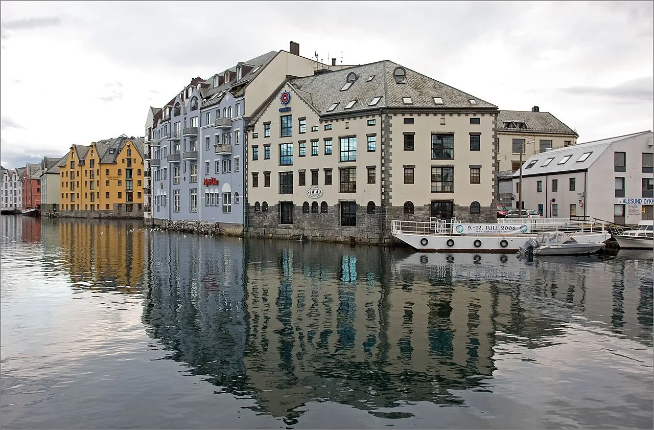 Ålesund hurtigbåtkai Skateflukaia to Hamnsund hurtigbåtkai