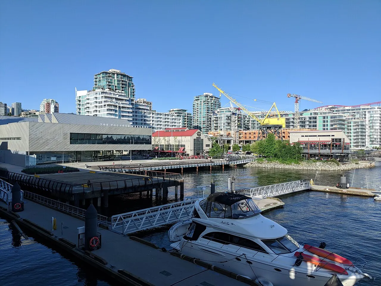 Lonsdale Quay Southbound to Waterfront Station Southbound
