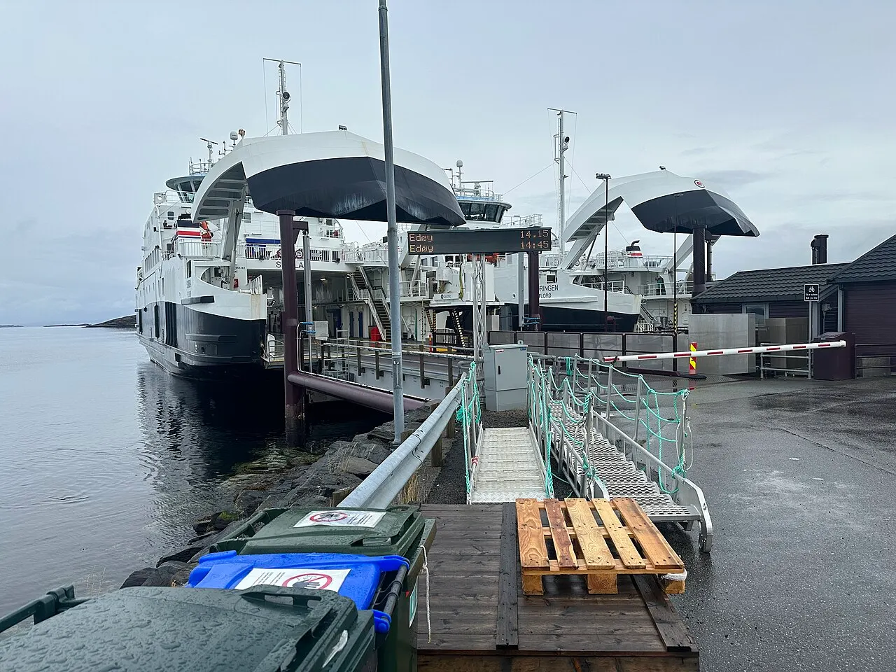 Edøya ferjekai to Sandvika ferjekai